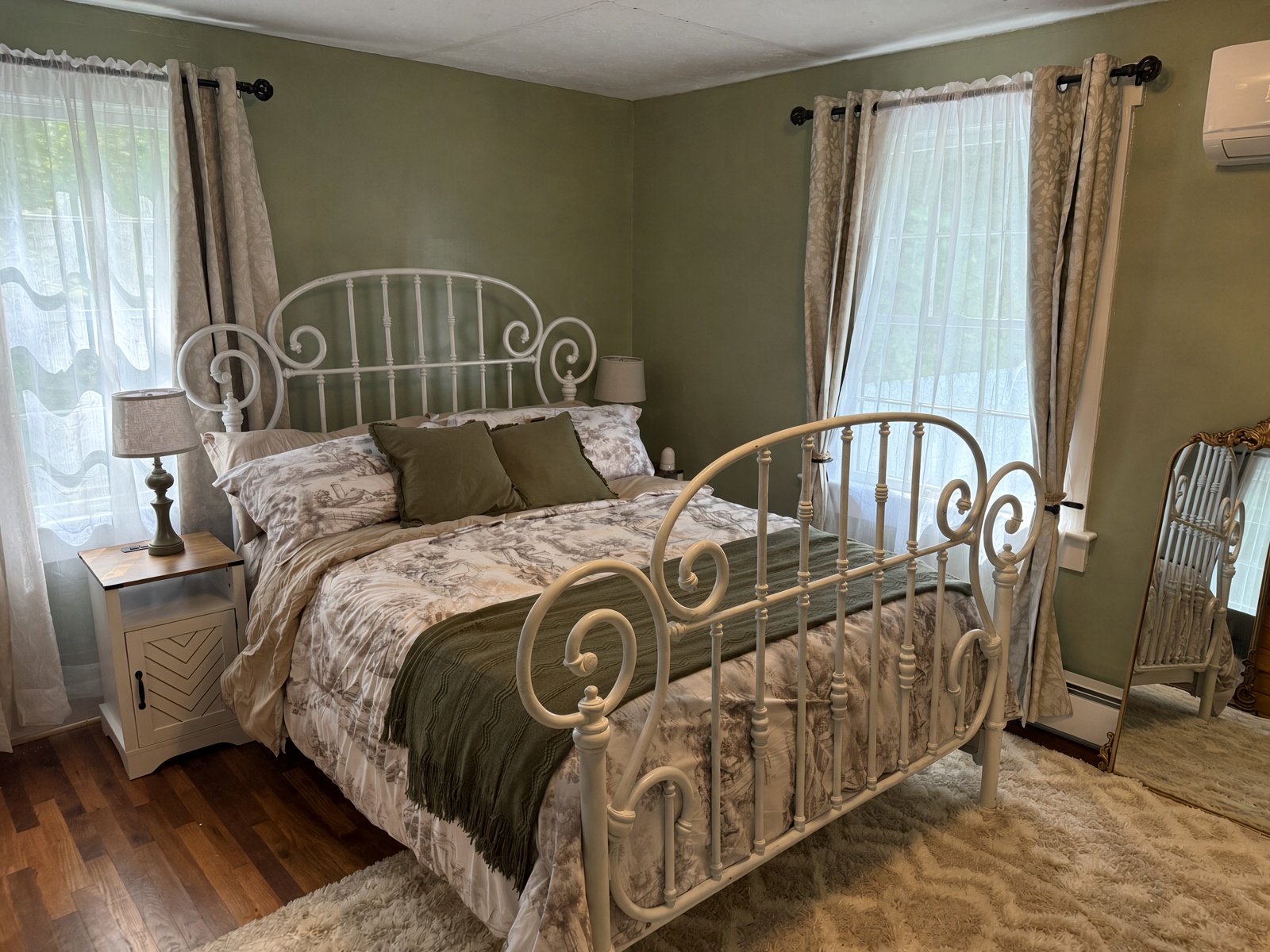 Cottage bedroom